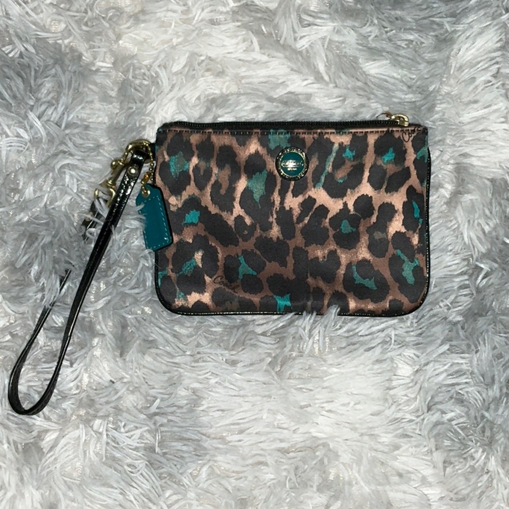 🚨COACH CHEETAH/TEAL WRISTLET POUCH!